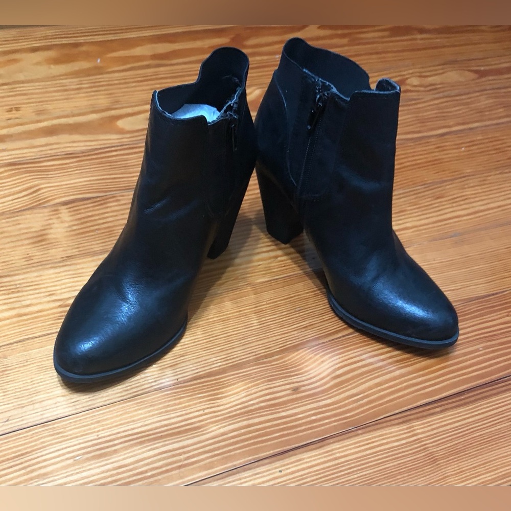 Steven by Steve Madden women’s Leather  ankle 3”  high heels boots black .7